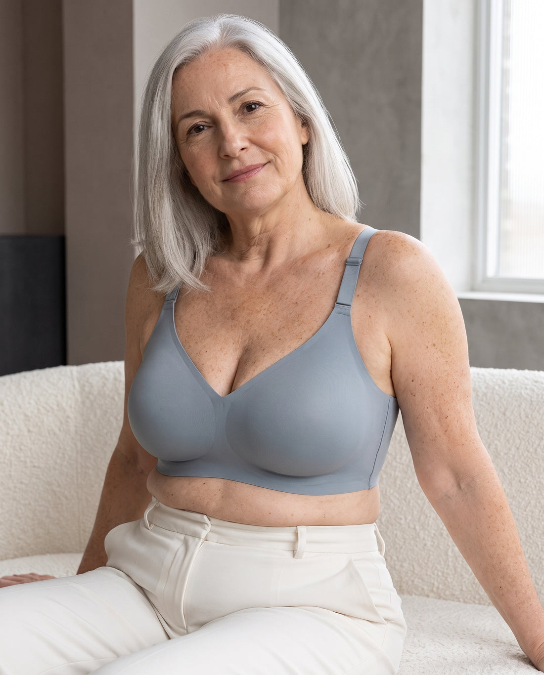 Reggiseno Tenuta Grigio Pietra indossato